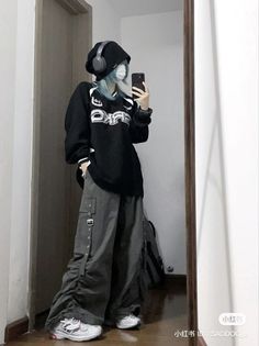 Baggy Clothes Outfit Aesthetic, Baggy Outfits Girl, Casual Tomboy Outfits, Baggy Clothes Outfit, Baggy Outfit Ideas, Sick Clothes, Egirl Outfits, Classic Style Outfits, Baggy Clothes