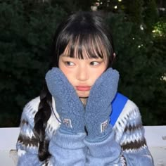 Looks Country, New Jeans Style, Special Girl, Old Jeans, 인물 사진, Blue Aesthetic, Winter Glove, Arm Warmers