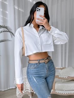 Crop Top Shirts For Women, Womans Shirt Ideas, White Cropped Top Outfit, Crop Shirt Outfits Summer, Cropped Shirt Women, T Shirt Crop Top Outfit, How To Style White Crop Top, Crop Button Down Shirt Outfit