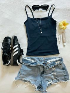 Summer School Outfits Shorts, Edikted Outfit Aesthetic, Madi Aesthetic, Jean Fits, Brandy Melville Tank Top, Brandy Melville Tank, Trendy Outfits For Teens