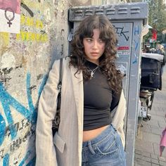 Styling Curtain Bangs Wavy Hair, Curly Rocker Hairstyles, Sabrina Carpenter Haircut On Curly Hair, Rock Star Haircut For Women, 80s Curly Haircut, Curly Rockstar Hair, Curly Layered Hairstyles, Rockstar Haircuts Women, Rockstar Haircut