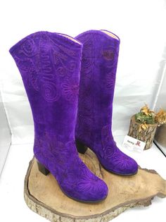 Handmade genuine leather platform style women's boots.  Made with genuine leather, handembroidered purple velvet. Every size available. Custom made, if you need wider calf size please let us know your calf circle measurements from widest part of calf. Handmade.  Maybe you will receive boots little difference than photos. Colour tones and embroidery can be little differen than photos. Knee high. There is heel apx. 2.4 inches, 6 cm. We have door to door express shipping service. İf you have any questions please contact with us. bemyboots.etsy.com Thank You Platform Boots Knee High, Festival Boots, Comfy Boots, Unique Boots, Purple Boots, Shoe Stretcher, Comfy Boot, Embroidered Boots, Custom Boots