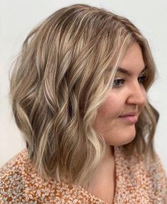 Spring Haircut Guide for Plus-Size Women: From Pixie Cuts to Medium Shags Short Hair Round Face Plus Size, Plus Size Hair Cuts, Double Chin Hairstyles, Mom Hair, Medium Hair Styles For Women, Shorter Hair