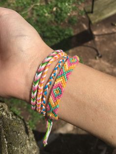 Brazilian Bracelet, Cute Friendship, String Bracelet Patterns, Friendship Bracelet Patterns Easy, Cute Friendship Bracelets, Yarn Bracelets, Bracelet Inspo, String Bracelets, Friendship Bracelets Tutorial