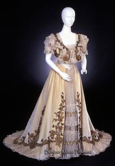 1905 Dress, 1900s Costume, Dress 1900, Edwardian Dresses, Gaun Abad Pertengahan, Period Clothing, Silk And Lace