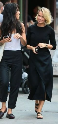 Lara Bingle, Lara Worthington, Minimalist Moda, Walking Down The Street, Mode Inspo, Looks Chic, Work Style, 가을 패션, Fashion Mistakes