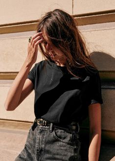 The 15 Staples Every French Woman Has in Her Wardrobe Sezane Conrad T-shirt, French T Shirt, Sezane Shirt, French Shoes Style, Sezane Style, French Wardrobe Essentials, French Wardrobe Basics, French Inspired Fashion, Style Analysis