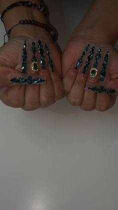 Green Christmas Nails Acrylic Long, Green Bling Nails Rhinestones, Emerald Green And Gold Acrylic Nails, Green Bling Nails, Green Long Nails, Nails Quince, Nails Emerald, 16 Nails, Green Quinceanera