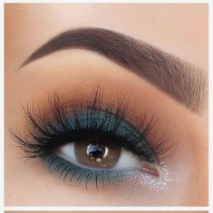 Eyeshadow Tutorial Natural, Perfect Eyeshadow, Green Shadow, Eyeshadow Ideas, Trendy Eyeshadow, Eyeshadow Tips, Light Blue Eyes, Younique Products, Makeup Tutorial Eyeshadow