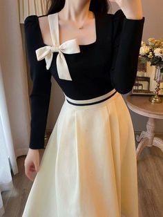 Square Collar Dress, Model Dress Kebaya, Princess Evening Dress, Modest Dresses Fashion, Waisted Dress, Classy Prom Dresses, Hepburn Style, Sophisticated Outfits, French Retro