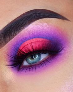 Unique Eyeshadow Looks, 80s Eye Makeup, Dramatic Eyeshadow, Eye Makeup Guide, Vibrant Makeup, Bright Eye Makeup, Shadow Makeup, Purple Eye Makeup