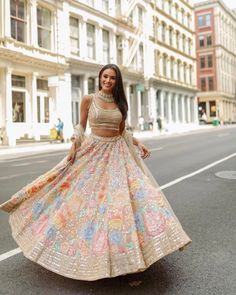 27 Bridesmaid Dress Ideas For All Wedding Ceremonies! Pakistani Lengha, Floral Bridal Lehenga, Bridesmaid Dress Ideas, Pastel Bridesmaid Dresses, Dress Pakistani, Sangeet Outfit, Simple Lehenga, Mehendi Outfits, Lehenga Choli Wedding