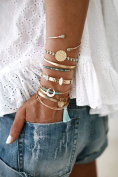 Inspiration Bracelets, Boho Jewelry Bracelet, Jewelry Guide, Blue Bracelets, Bracelets Stack, Diy Jewelry To Sell, Look Boho Chic, Boho Chic Earrings, Easy Diy Jewelry