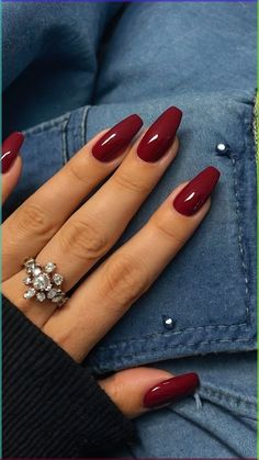 Shades Of Burgundy Nails, Simple Nails Gels, Halloween Nails One Color, Red Nails Style, Simple Nails Burgundy, Black And Crimson Nails, Dark Scarlet Nails, Rounded Nails Fall, Almond Nail Fall Colors