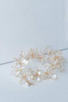 Step into your fairy-tale moment with our enchanting Elara hair vine, inspired by the ethereal beauty of Jasmine blossom. Symbolizing the start of a new chapter in your life, this exquisite accessory combines timeless elegance with a lively, cute charm. Delicately adorned with shimmering crystals pearls, it weaves gracefully through your hair, adding a touch of magical splendor to your bridal ensemble. This hair vine captures the essence of romance and joy, making you feel like the princess you' Floral Hair Vine, Jasmine Bridal, Wedding Jewelry Set, Bridal Hair Vine, Hair Jewelry Wedding, Bridal Hair Pins, Hair Vine, Flower Wedding, Resin Flowers