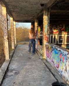 #graffiti #abandoned #friends #friendsaesthetic #aesthetic Not Allowed Aesthetic, Exploring Abandoned Places With Friends, Alt Summer Aesthetic, Broke Aesthetic, Grunge Summer, Graffiti Photography