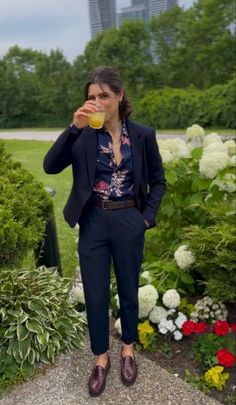 Women in suits Tomboy Blazer Outfit, Wedding Tomboy Outfit, Lesbian Smart Outfit, Wedding Guest Woman Suit, Womens Suit For Wedding Guest, Suit Masc Women, Masc Suits For Women Wedding, Masc Lesbian Graduation Outfit, Formal Masculine Women Outfits