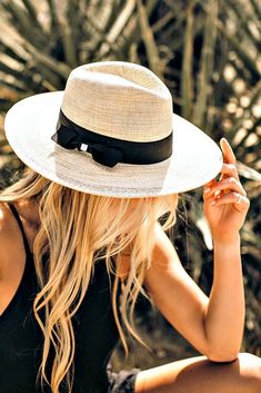 Cowgirls Hairstyles, Chic Hat, Straw Panama Hat, Floppy Hats, Summer Hats For Women, Trendy Hat, Classic Hats, Tropical Style, Outfits With Hats