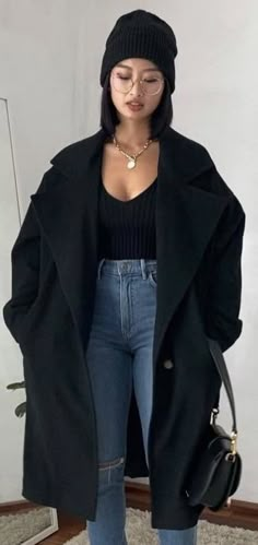 Rainy Day Thanksgiving Outfit, All Black Outfit Cold Weather, Plus Size Long Coat Outfit, Winter Edgy Outfits Street Style, Book Signing Outfit Ideas, All Black Winter Outfit Casual, How To Style A Black Cardigan, Black Peacoat Womens Outfit, 40 Degree Weather Outfit Winter