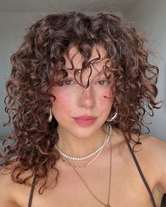 @riccardagreco past days have been SWEET Hombre Hair, Curly Brunette, Natural Curly Hair Cuts, Curly Hair Care Routine, Hair Nutrition, Layered Curly Hair, Curly Hair Photos, Goddess Hairstyles, Hairdos For Curly Hair