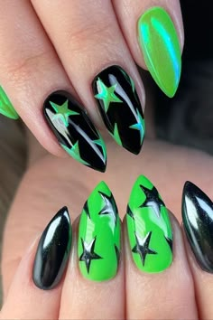 Stiletto nails make a bold statement with a vibrant neon green and classic black color scheme. The high-gloss black nails serve as a canvas for striking green stars, while the neon green nails shimmer with a sleek, metallic finish. The alternating pattern creates a dynamic and edgy look that's perfect for star-studded nights out. 🌟✨  // Photo Credit: Instagram @notorioushandjobz Green Color Nail Art, Neon Green And Black Nail Designs, Black And Neon Green Nails, Nails Black And Green, Neon Green Nail Designs, Neon Green Nail Ideas, Chrome Star Nails, Nails Shimmer, Galaxy Cupcakes