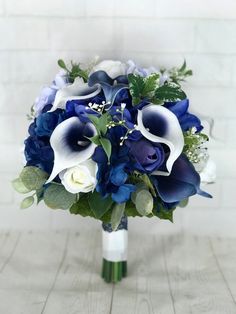 a bouquet of blue and white flowers on a table