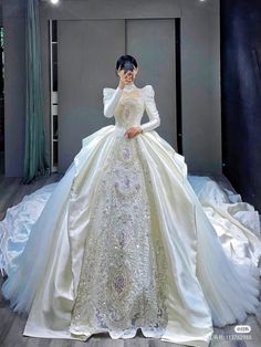 Wedding Dress Maximalist, Ball Gowns Fantasy, Chic Prom Dresses, Wedding Dresses Whimsical, Pretty Quinceanera Dresses, Fancy Wedding Dresses, Princess Ball Gowns