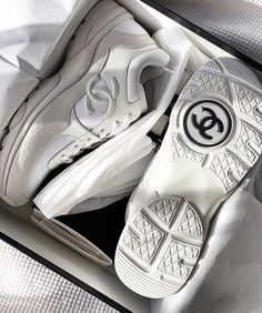 Sneakers Summer Outfit, Shoes Outfit Fashion, Designer Trainers, Shopping Chanel, Swag Shoes, Bvlgari Bags