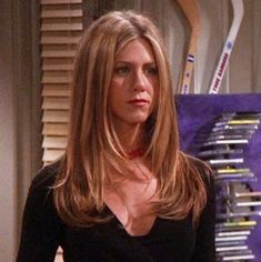 Rachel haircuts and Hairstyles from Friends indeed set the trend for upcoming generations back then! Wondering how, find out here! Rachel Green Hair Season 1, Rachel Green Hairstyles, Green Hairstyles, Rachel Green Hair, Rachel Green, Season 8, Green Hair, The Trend, Season 1