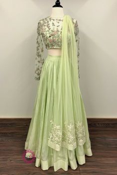 Green lahaga so nice Phulkari Dupatta, Lehenga Gown, Lehnga Dress, Designer Bridal Lehenga, Green Lehenga, Salwar Kamiz, Red Lehenga, Indian Gowns Dresses