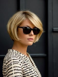 Layered Bob Thick Hair, Julianne Hough Short Hair, Short Hair 40, Short Haircuts Ideas, Bob Haircut Ideas, Blonde Bob Haircut, Haircuts Ideas, Short Bob Haircuts