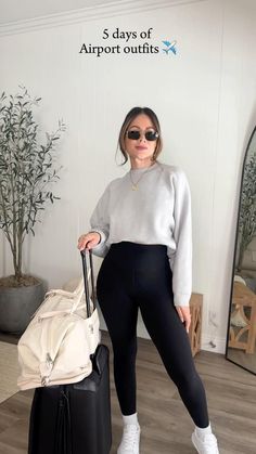 White Sneakers Airport Outfit, Lagging Look, Casual Outfits For Women Leggings, Cute Outfits Travel, How To Style A Leggings, Simple Airport Outfit Casual, Natural Clothes Style, Airport Outfit Miami, Airport Outfit Old Money