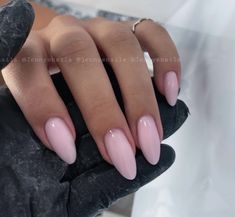 Almond Shaped Nails Natural Color, Almond Nails American Tip, Chic Pink Nails, Classy Short Almond Nails Ideas, Almond Nails Milky Pink, Off Pink Nails, Best Acrylic Nails Almond, Almond Nail Styles, Nails Acrylic Pink Almond