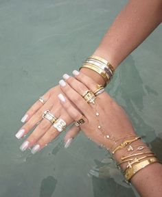 The It Girl Aesthetic, Bracelets Sets, It Girl Aesthetic, The It Girl, Chica Cool, Luxe Jewelry, Make Jewelry