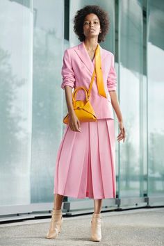 akris - resort 2020 Mode Rose, Resort 2020, 2020 Fashion Trends, Pink Suit, 2020 Fashion, Street Style Inspiration, Alexa Chung, Pink Outfits, Blake Lively