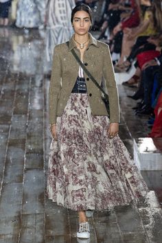 Rok Outfit, Mode Hippie, Maxi Rok, 2019 Fashion, 가을 패션, Fashion Show Collection, Mode Inspiration, A Skirt, Look Fashion