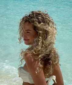 Curly Summer Hair, Curly Aesthetic, Blond Curls, Long Blonde Curly Hair, Beach Waves Hair, Summer Curls