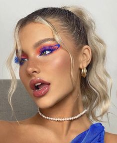 Colorful Lashes Makeup, Complementary Makeup Looks, Acl Makeup, Eccentric Makeup Looks, Fun Makeup Looks To Try, Neon Rave Makeup, Country Concert Makeup Looks, Trippy Makeup Looks, Paramore Makeup