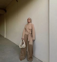 modest outfit. hijabi outfit. skirt. sundress. beach vibes. muslim outfit. hijab outfit. modesty. summer outfit. summer. beach outfit. beach makeup. brown outfit. neutral fit. nude color outfit. night time look. badb energy.