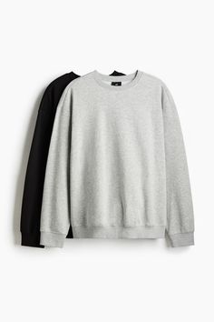 Loose-fit sweatshirts in lightweight  cotton-blend fabric with a generous  but not oversized silhouette. Ribbed crew neck  dropped shoulders  and long sleeves. Wide ribbing at cuffs and hem. Soft  brushed inside. Sweaters For Men Fashion, H&m Men, Boyfriend Outfit, Mens Pullover, Abstract Graphic, Men Sweatshirt, Workout Sweatshirt, Oversized Silhouette, Crew Sweatshirts