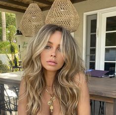 Pretty Light Brown Hair With Highlights, Lived In Blonde Balayage On Dark Hair, Balayage Hair No Money Piece, Curtain Bangs Extensions, Pecan Sandy Hair Color, Honey Blond Highlight On Brown Hair, Lived In Blonde Curtain Bangs, Riley Saurage Hair, Buttery Blonde Hair With Money Piece