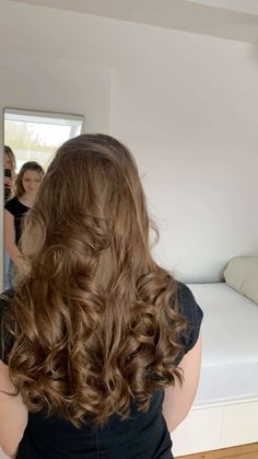 60s Curls Long Hair, Brunette Blowout, Corte Wolf, Brown Mid Length Hair, Hairstyle Blowout, Butterscotch Hair, Gossip Girl Hairstyles, How To Do Hairstyles, Cool Hair Colors