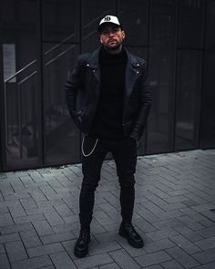 Winter Fashion Aesthetic, Men's Winter Fashion, Biker Jacket Style, Biker Look, Fall And Winter Fashion, Fashion Australia, Black Leather Biker Jacket