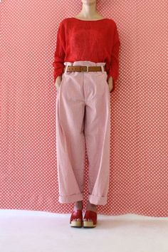 Colorful Minimalist Outfit, Pink Trousers Street Style, Playful Style, Colorful Cotton T-shirt, Fun Style, Red And Pink Outfit, Chic Ankle-length Pink Pants, Baggy Ankle-length Pink Pants, Pink Ankle-length Wide Leg Cotton Pants, Red Trousers Outfit