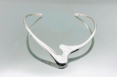 *About me: 925 silver necklace. Modernist rigid chunky wave style. Modernist neck treasure! *Size: Approx. length 30 cm/ 11.81 inches, width 3 cm/1.18 inches ,gap 6.6 cm/ 2.59 inches flexible *Weight: Approx. 55.6 grams *Hallmark: Birmingham, 925 *Maker: HH (Hi Ho silver) *Age: Vintage *Condition: Good vintage condition *Gift boxed to your door ** A vintage item that has been pre-loved, history of wear appropriate to the adventures and life I have lived ** Please view all pictures and videos for an inkling into my adventures ** Please message with any questions, I would love to hear from you Hi Ho, Wave Necklace, Silver Age, Silver 925 Necklace, Choker Necklaces, Necklace Vintage, Collar Necklace, About Me, Vintage Necklace