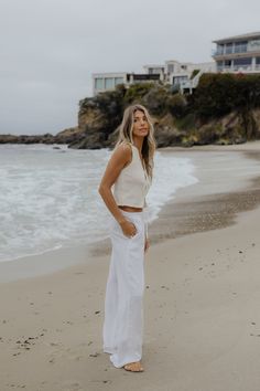 We went on a search for the perfect drawstring linen pants, and WE FOUND THEM. These are so versatile, lightweight, comfy and the highest quality. They are 100% linen which means they are durable and will last you a lifetime! You will be living in these pants for years! Model Info: Taylor is 5'9 wearing size Small. Paired With: Capri Knit Vest Top Also available in Black: Bondi Linen Pants // Black Fabric Info: 100% Linen White Linen Beach Pants, Linen Set Outfit, White Linen Pants Outfit, Linen Pants Black, Drawstring Linen Pants, Linen Pants White, Knit Vest Top, Aussie Summer, Linen Beach Pants