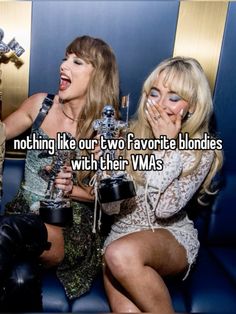 two women sitting next to each other on a blue couch with the caption nothing like our two favorite blondes with their vmas