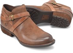 The Kelle is proof that casual can be charming, with thoughtful details like wraparound straps and our signature comfort construction. Women's Slip Ons, Oxford Sneakers, Boot Pulls, Justin Boots, Shoe Company, Born Shoes, Lacing Sneakers, Womens Clogs, Shoes Booties