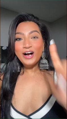 In this @retouchbyriyaofficial - TikTok tutorial, discover how to get the most out of the Shiseido Kajal InkArtist 4-in-1. Learn how to use it as eyeliner, kajal, eyeshadow and brow color. Its smudge, crease and water resistant formula ensures a flawless look all day long-don’t miss out Kajal Eye Makeup Look, Eyeliner With Kajal, Kajal Hacks, Kajal Makeup Look, Kajal Tutorial, Kajal Look, Pakistani Makeup Looks, Tiktok Tutorial