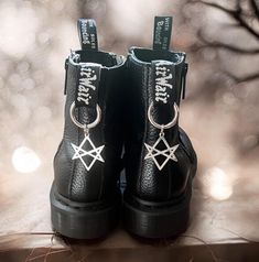 These hexagram boot charms are perfect for the pull strap/loop on the back of boots! A fun way to show off your style.    Perfect for any combat boots or other boots or shoes with a pull strap.    Materials:  Alloy Charms Stainless Steel Ball Ring or Alloy Spring Ring Carabiner   *boots not included Dm Boots, Boot Charms, Doc Marten Boot, Grunge Punk, Goth Grunge, Shoe Clips, Doc Martens, Spring Rings, Combat Boots